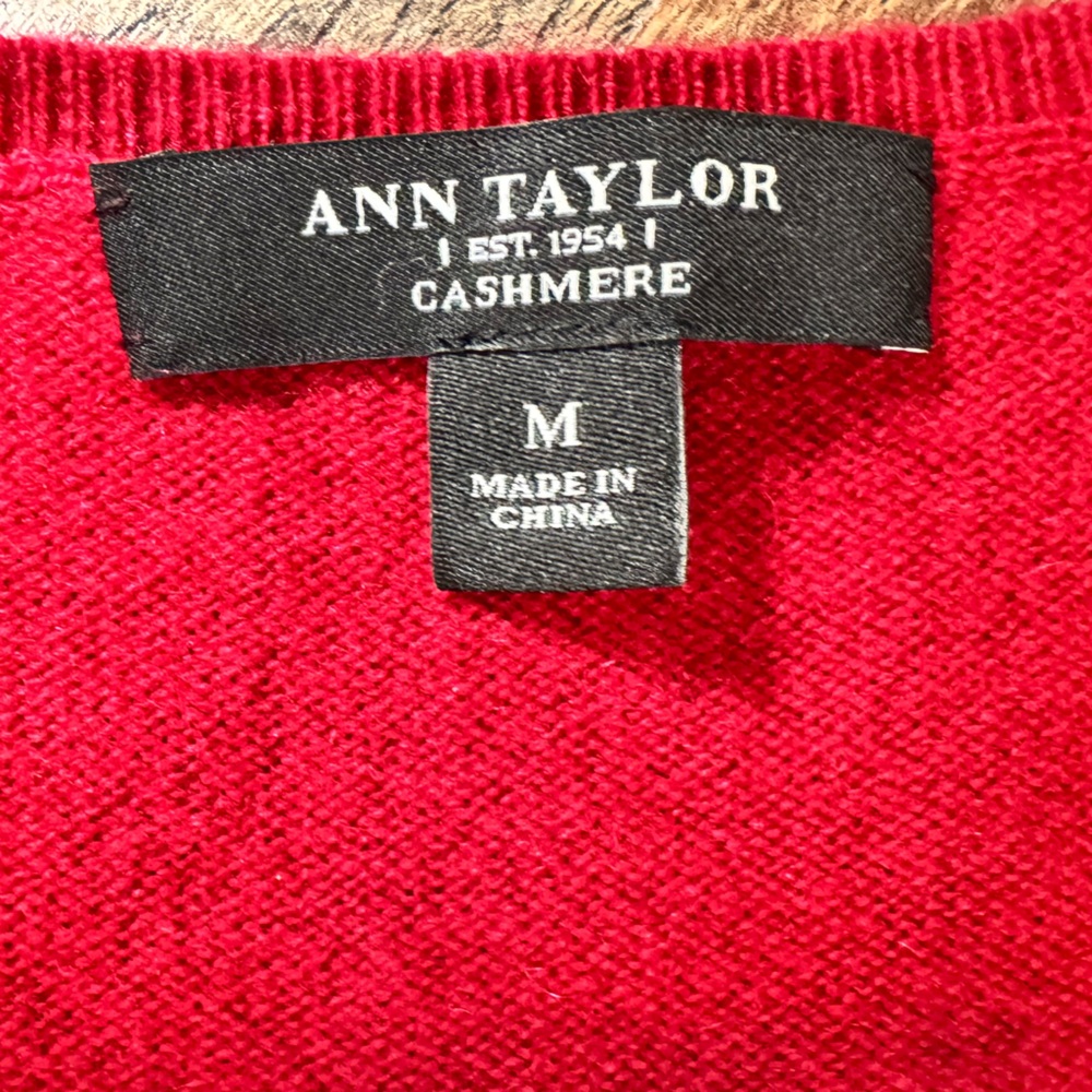 Ann Taylor Red 100% Cashmere V-Neck Sweater Women’s Med - Picture 6 of 10
